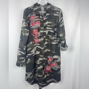 Paparazzi Floral Embroidered & Camo Shirt Dress Roll Tab Sleeves Size M Pockets